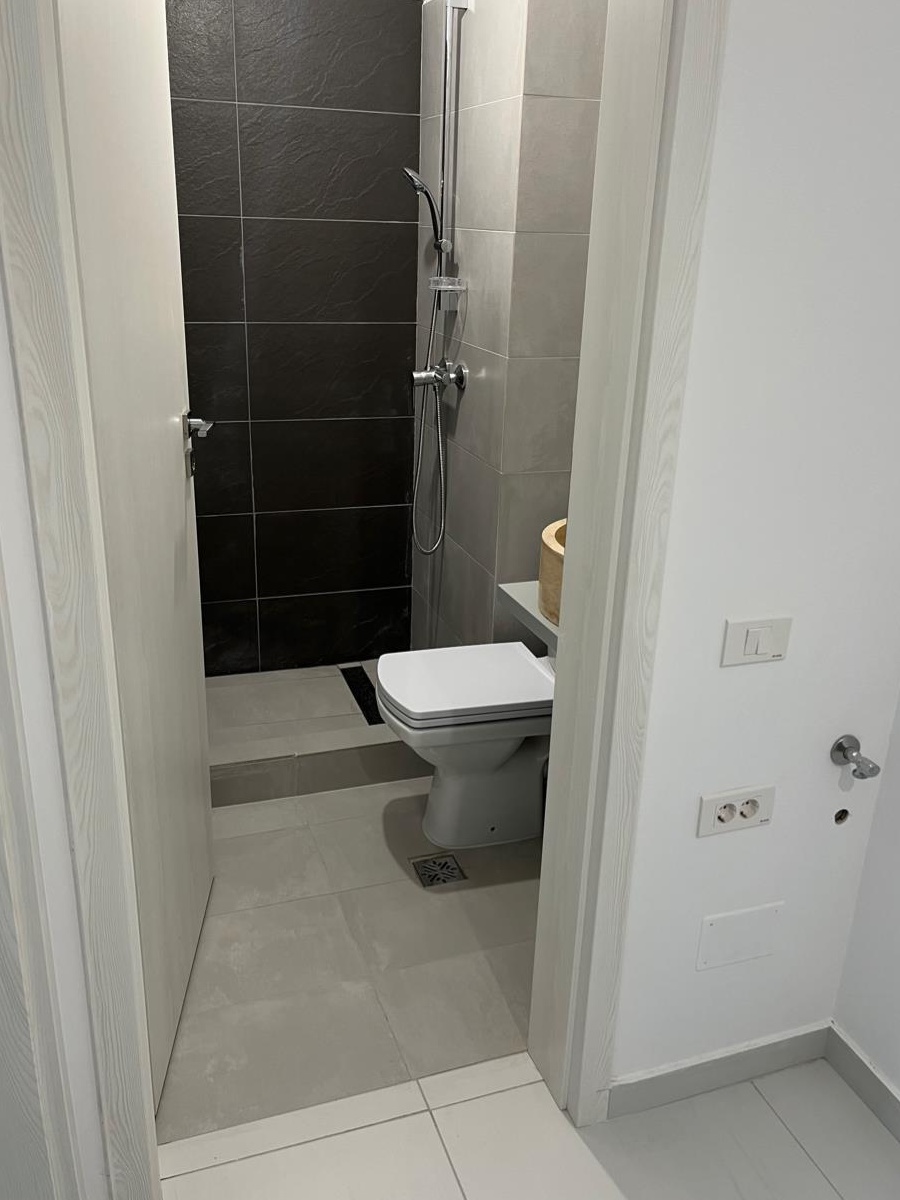 Vand apartament cu 3 camere sector 4 Metalurgiei