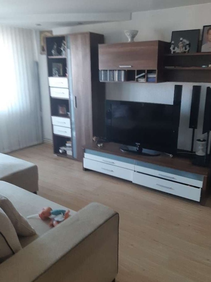 Vand apartament cu 3 camere str. Zizinului ( Scriitorilor )