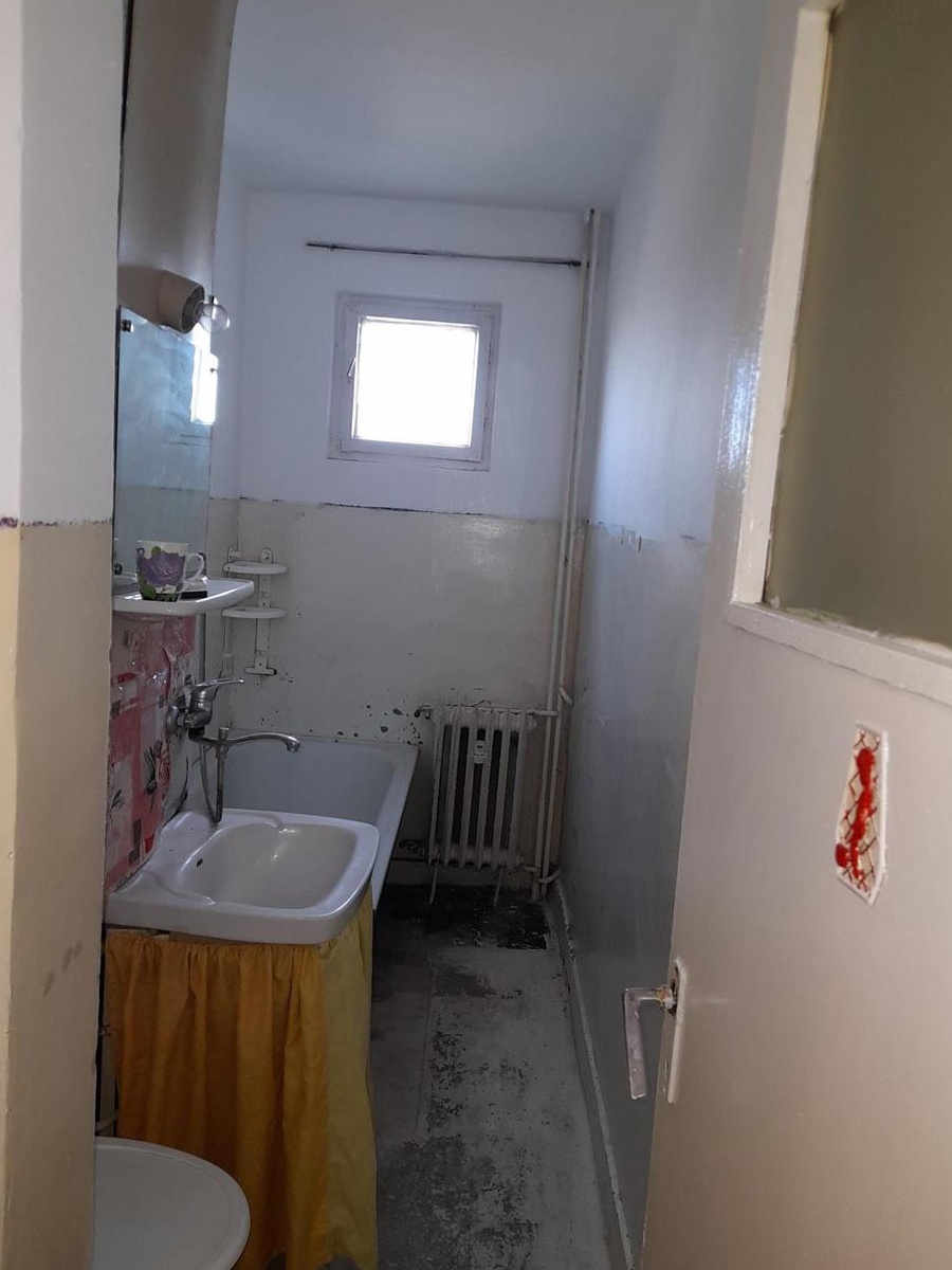 Vând apartament cu doua camere în zona Aradul nou