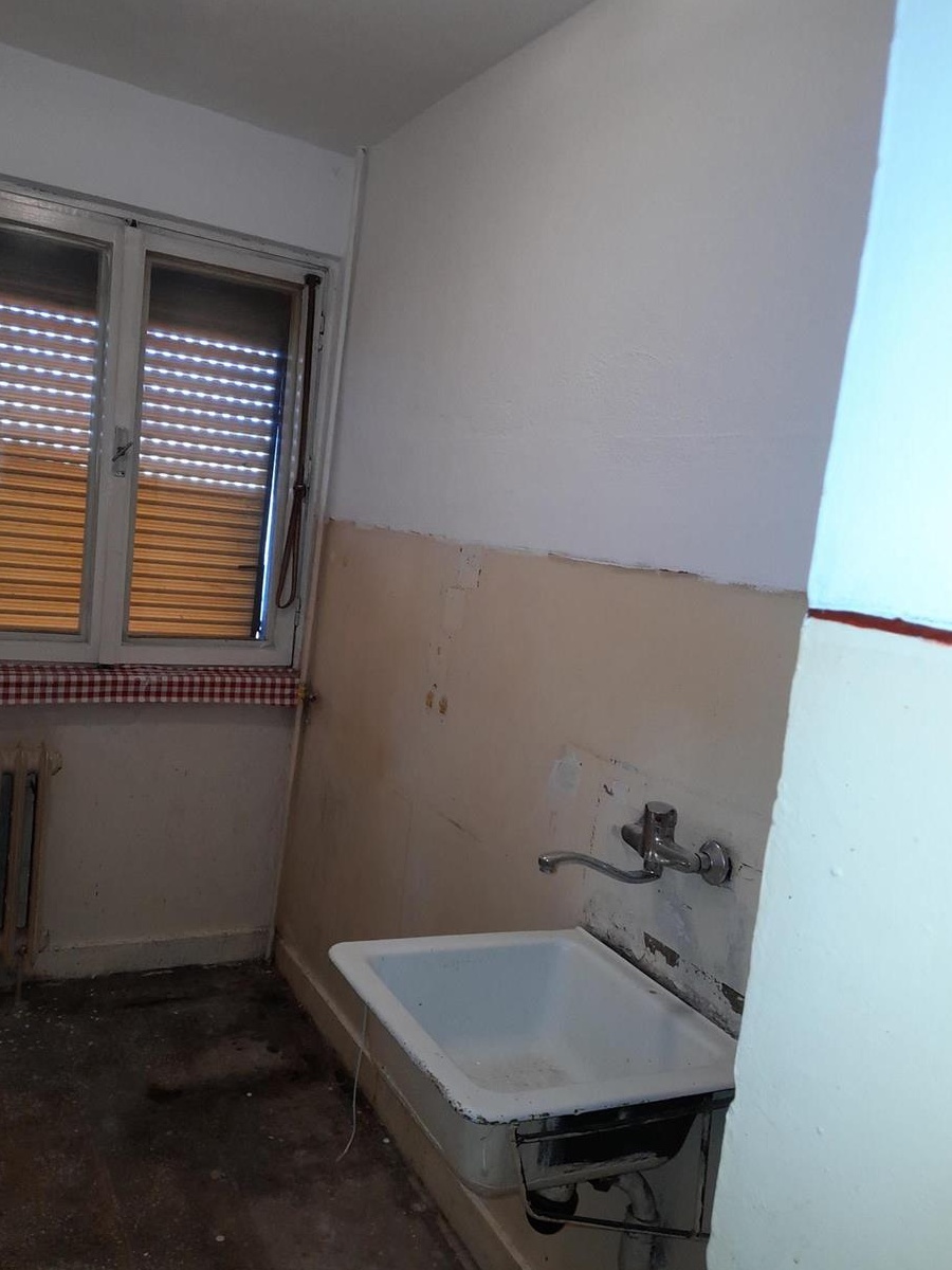 Vând apartament cu doua camere în zona Aradul nou