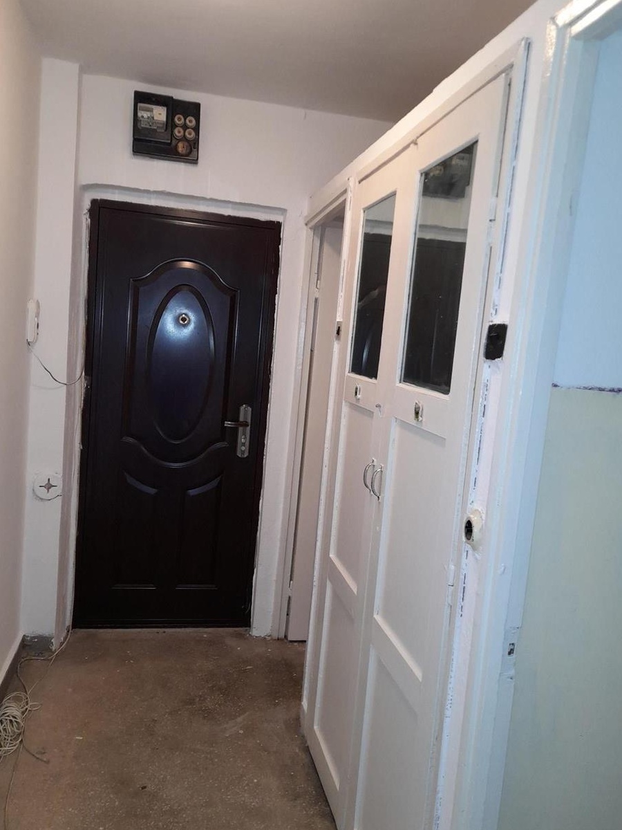 Vând apartament cu doua camere în zona Aradul nou