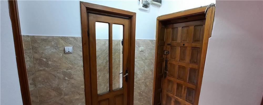 Vand apartament de 3 camere P-ta Rahova(sos.Alexandriei)
