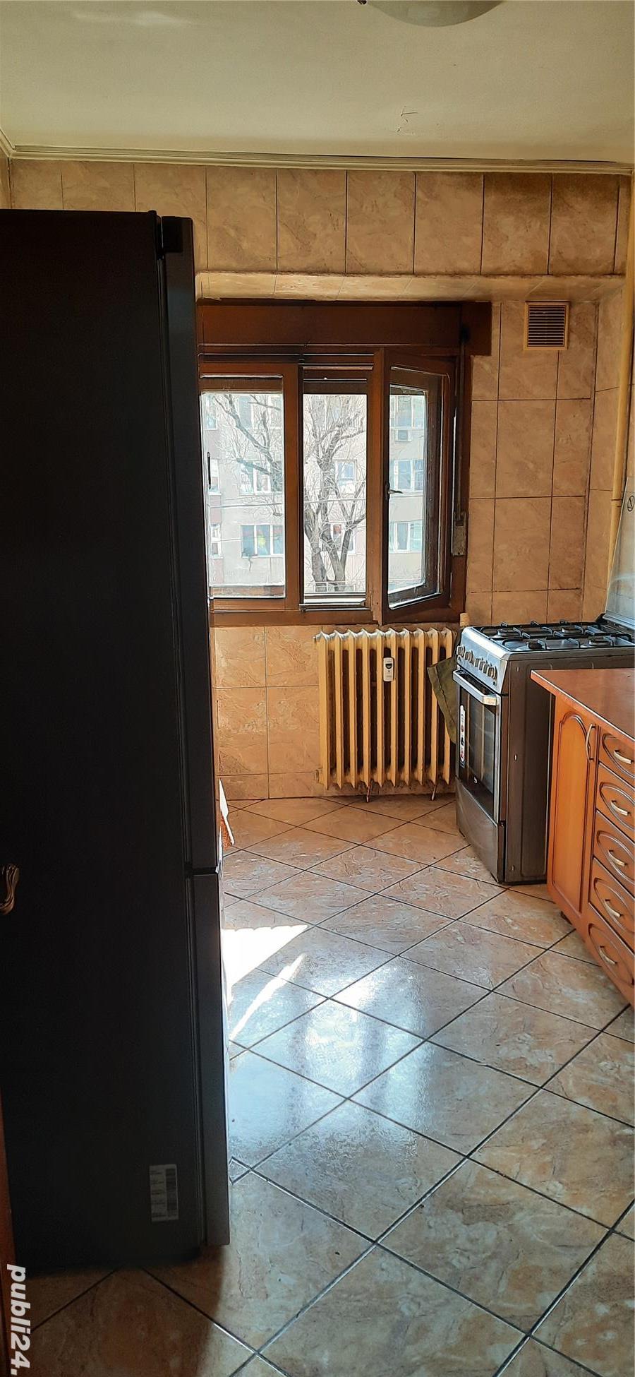 Vand apartament de 3 camere P-ta Rahova(sos.Alexandriei)