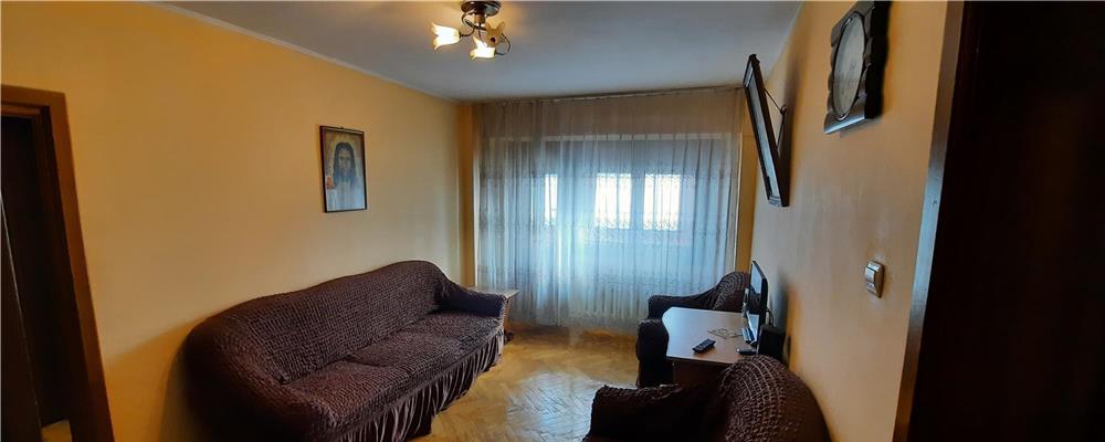 Vand apartament de 3 camere P-ta Rahova(sos.Alexandriei)