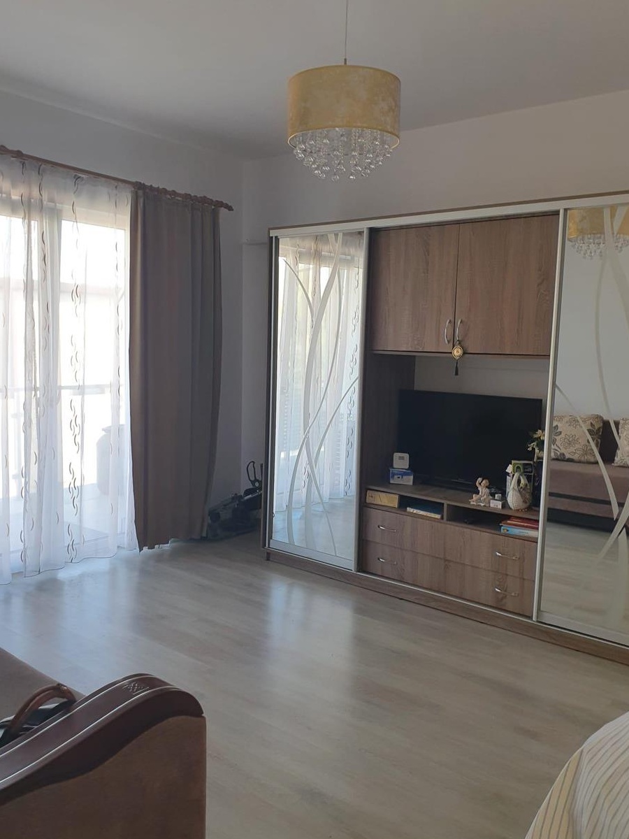 Vand apartament, direct de la proprietar.