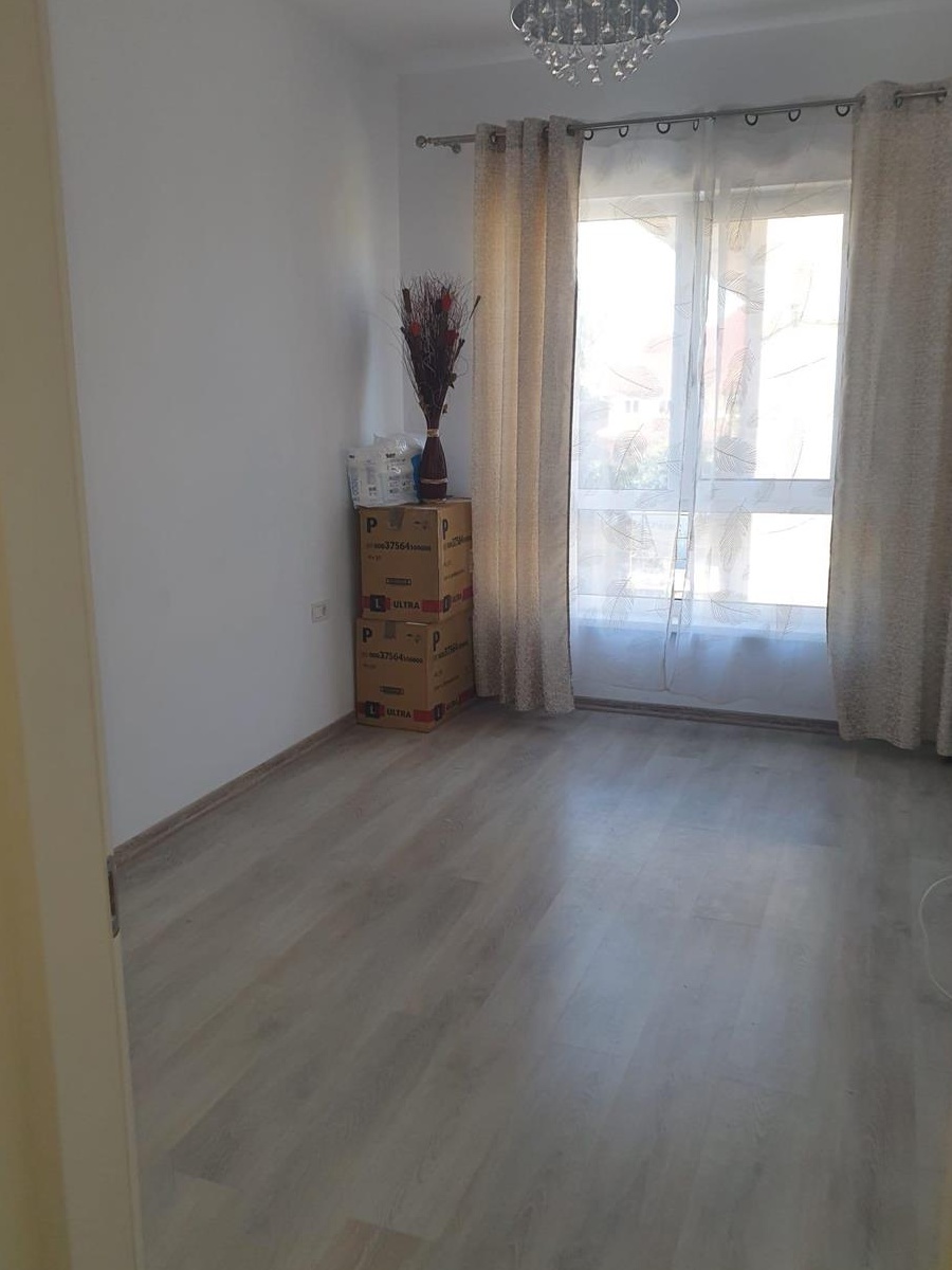 Vand apartament, direct de la proprietar.