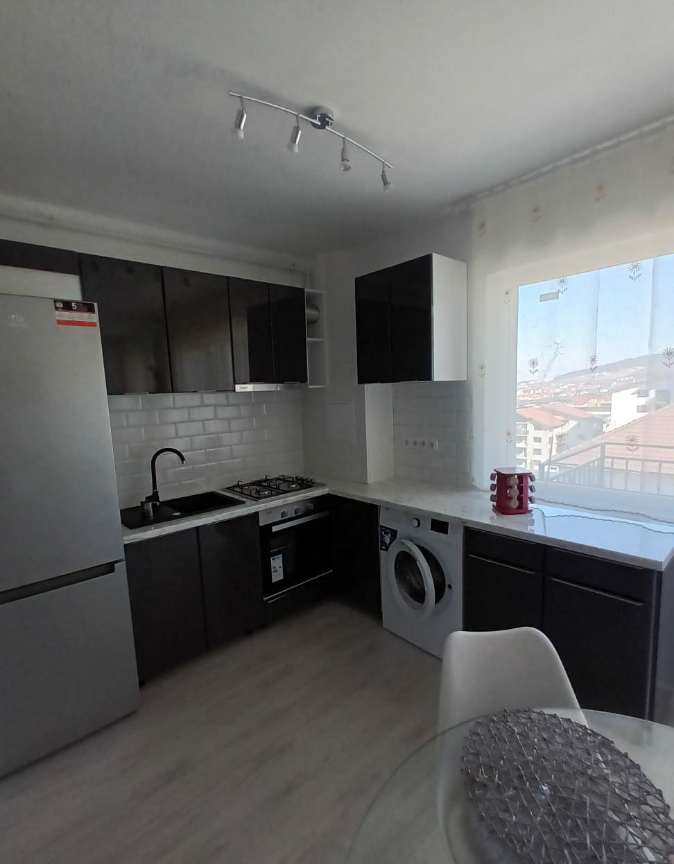 Vand apartament in Floresti