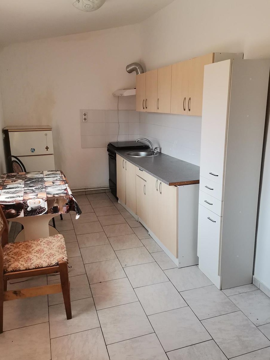 Vând apartament în Pădureni