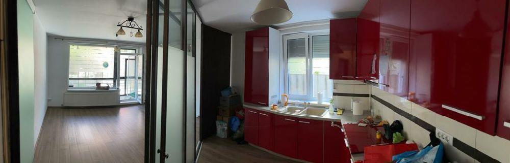 Vand apartament plus curte proprietate