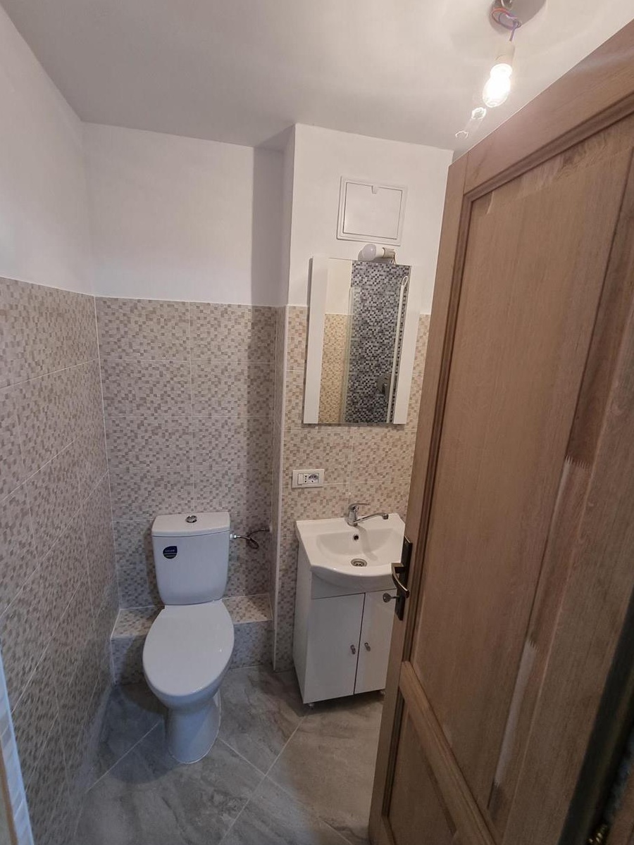 Vand apartament renovat recent
