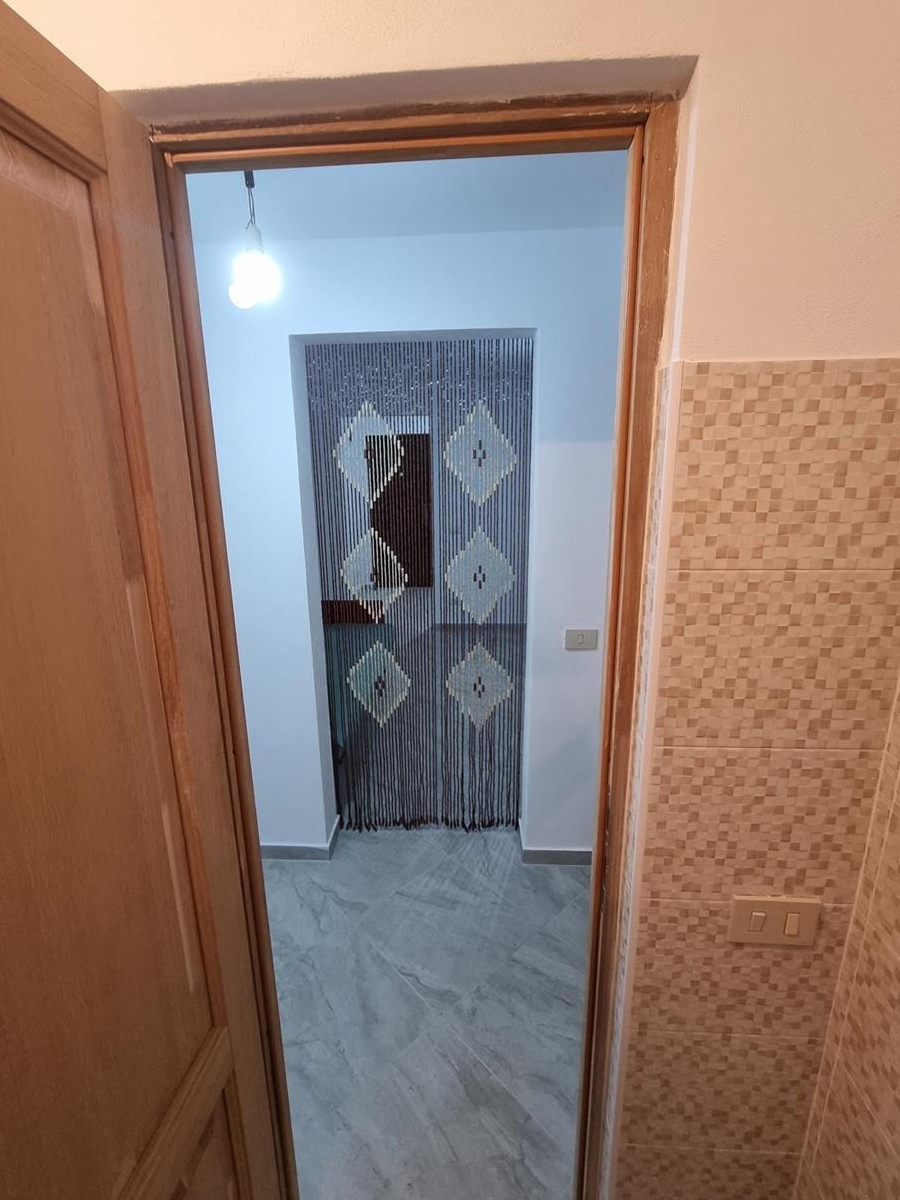 Vand apartament renovat recent