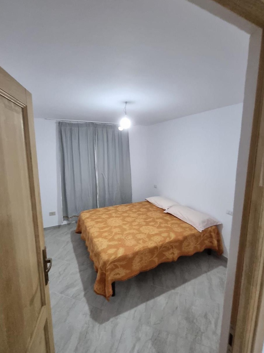 Vand apartament renovat recent