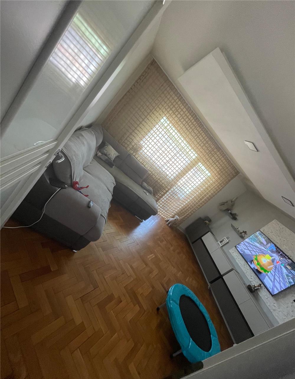 Vand apartament spațios