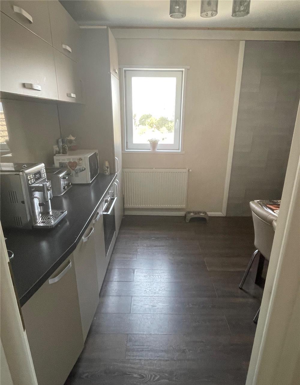 Vand apartament spațios
