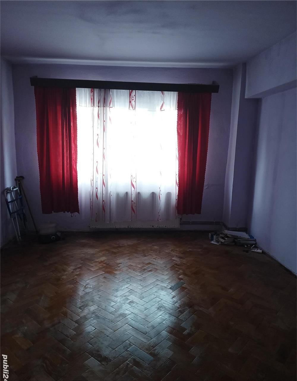 Vând apartament UM Dej