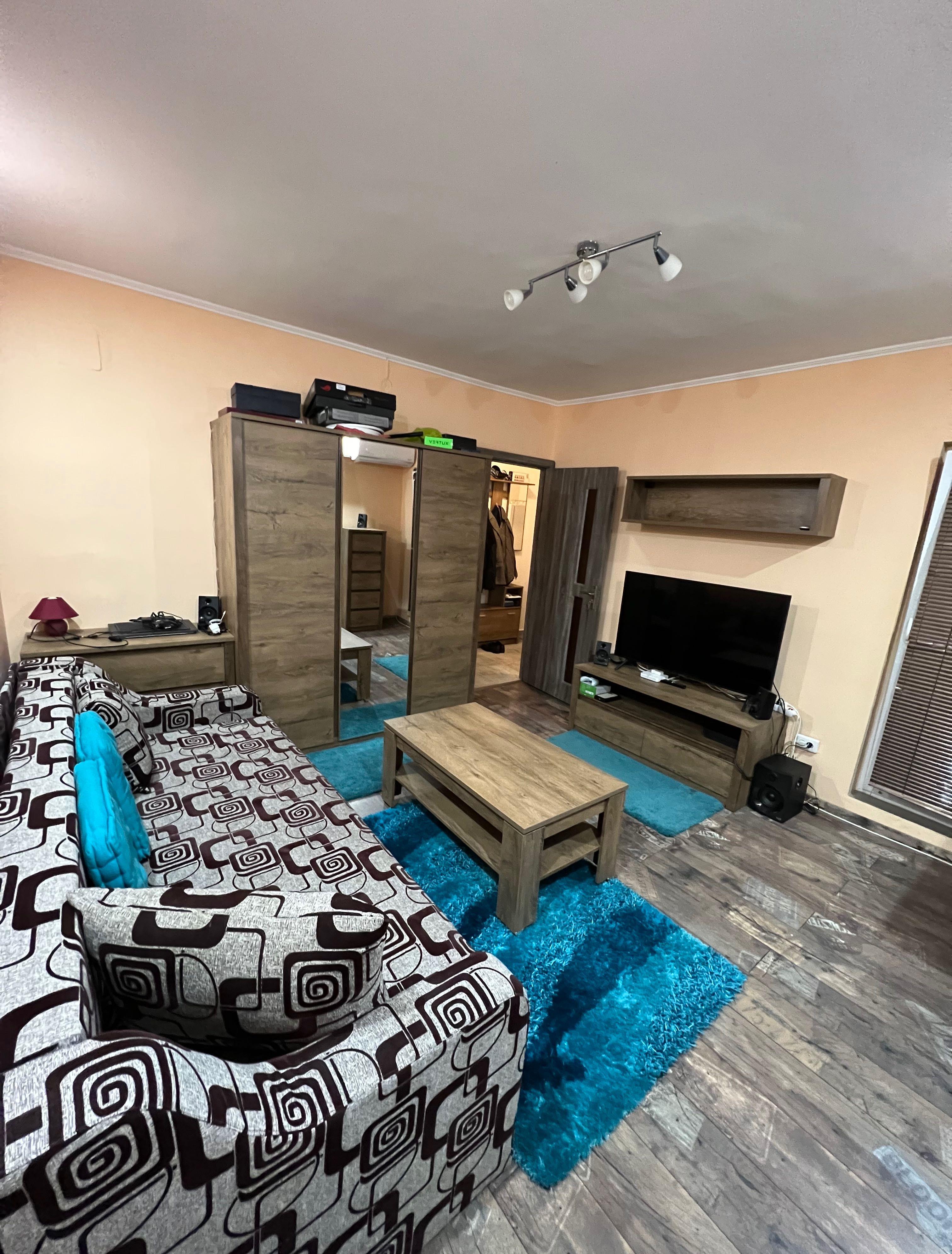 Vând apartament/garsonierā la cheie, zona Rogerius