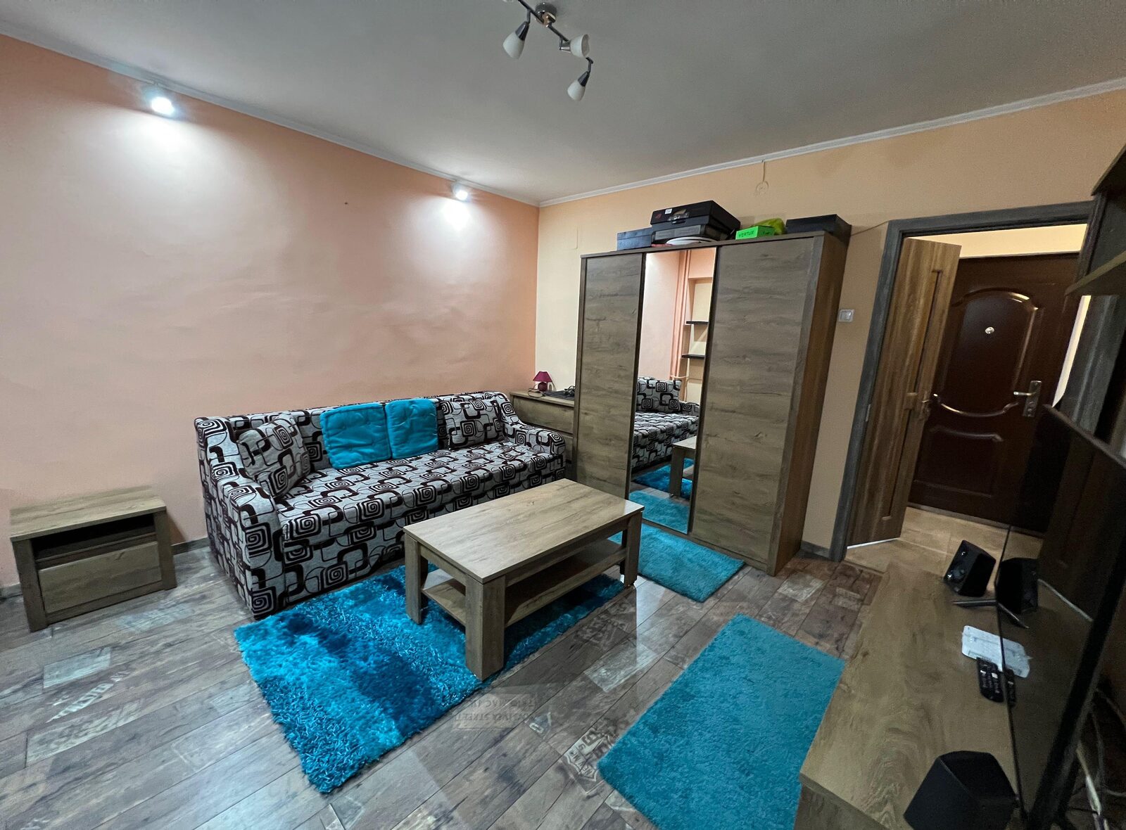 Vând apartament/garsonierā la cheie, zona Rogerius