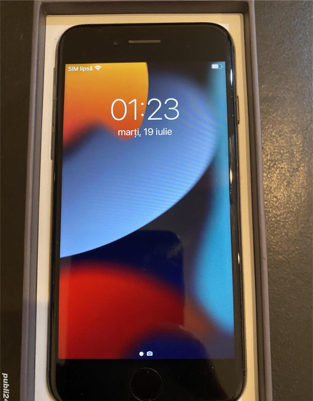 Vând Apple iPhone 8, 64GB, Space Grey, blocat Vodafone .