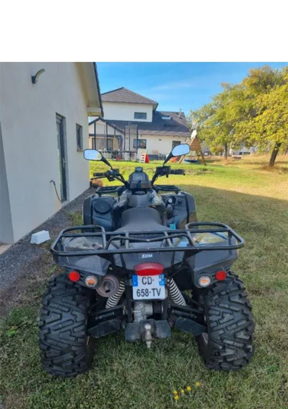 Vând ATV 600 motor de 600 ccm2