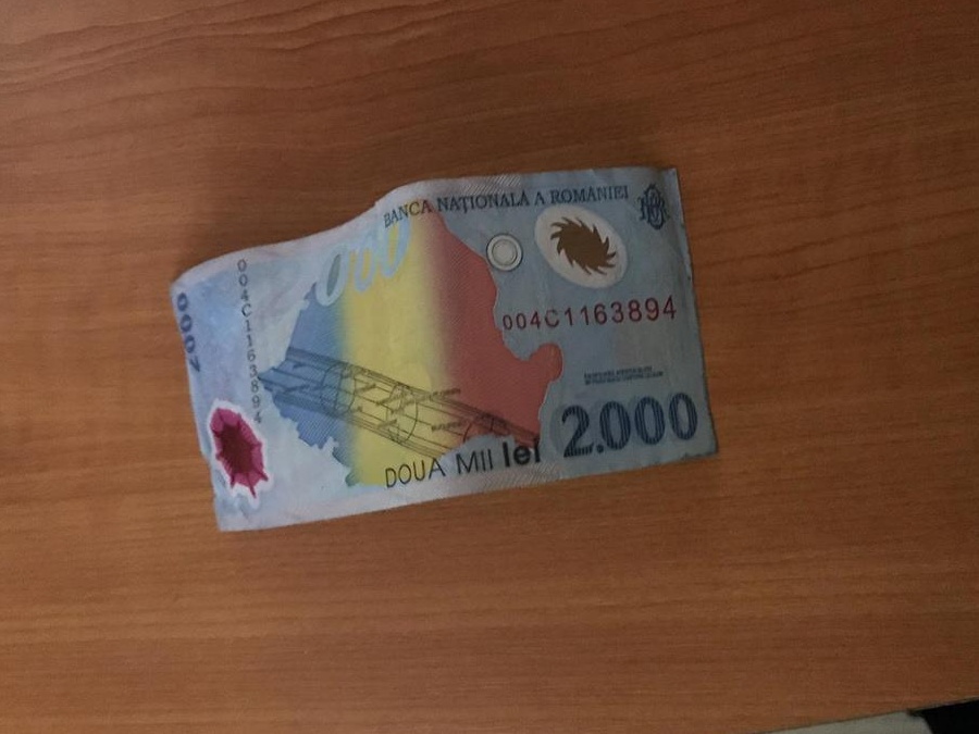 Vand bacnota 2000 lei cu eclipsa
