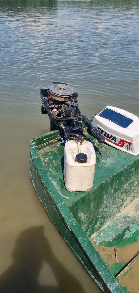 vand barca de tabla cu motor de 6 cp 2 timpi cu capac de 4