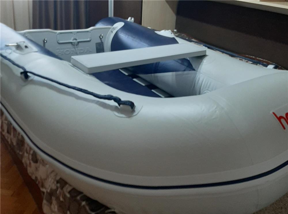 Vând barcă pneumatica Honda