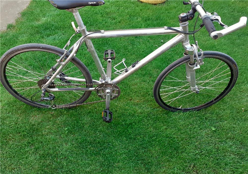 Vand Bicicleta  cu cadru de aluminiu cu viteze