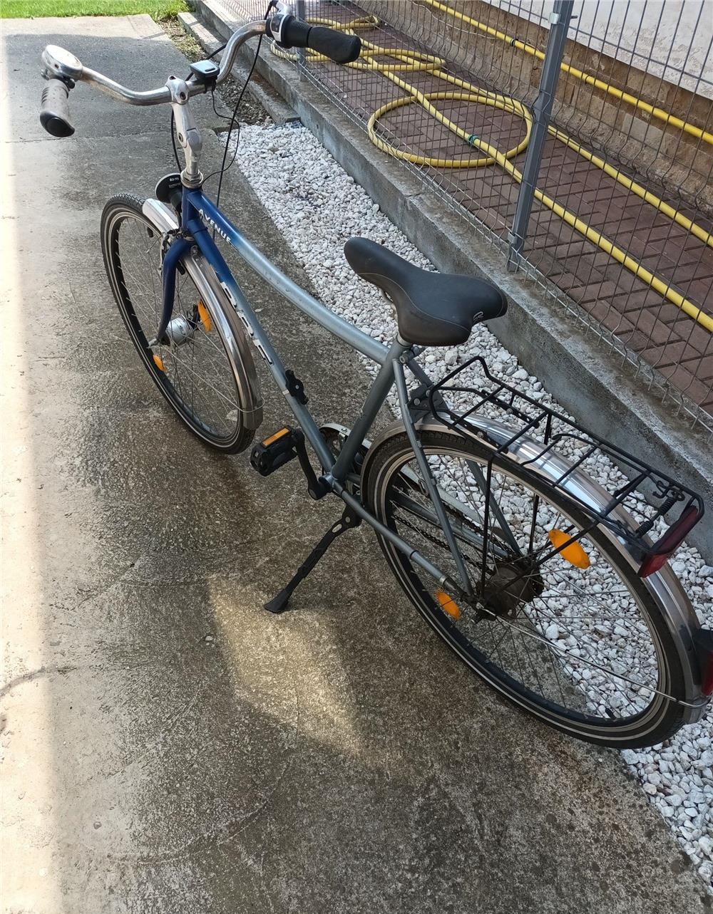 Vând bicicletă pentru bărbați