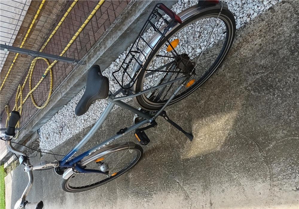 Vând bicicletă pentru bărbați
