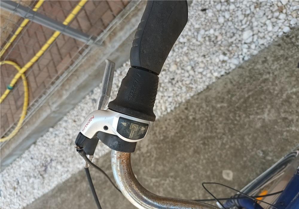 Vând bicicletă pentru bărbați