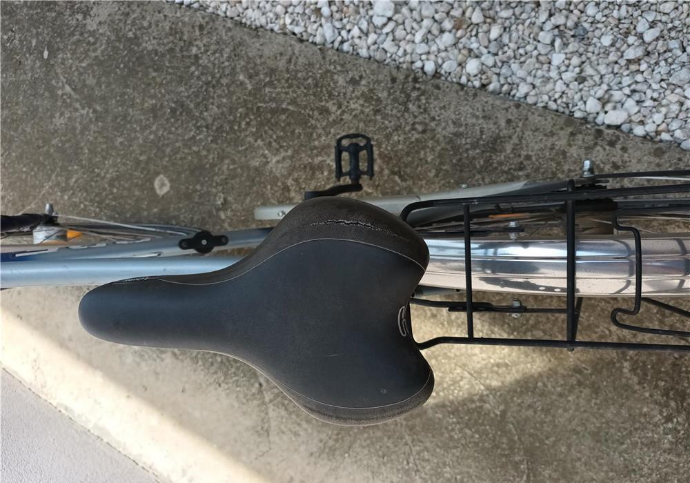 Vând bicicletă pentru bărbați
