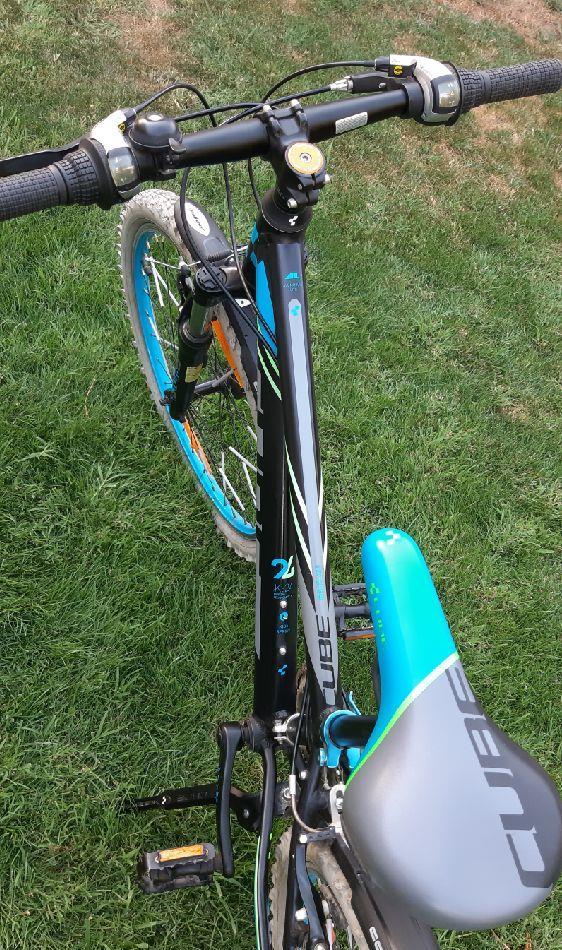 Vând bicicletă pentru copii Cube Race 240 24"