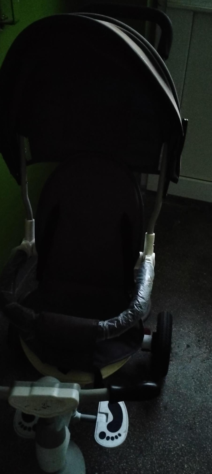 Vând bicicleta și mașină cu pedale ,