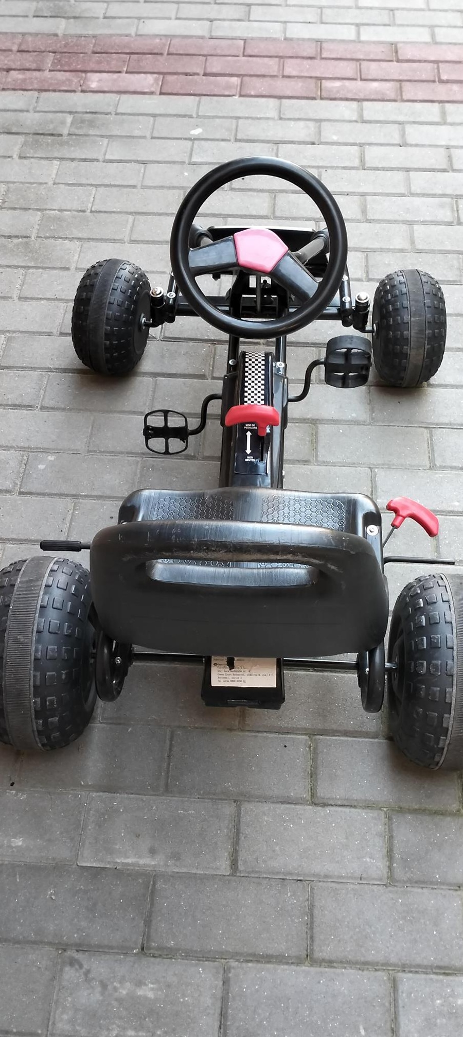 Vând bicicleta și mașină cu pedale ,