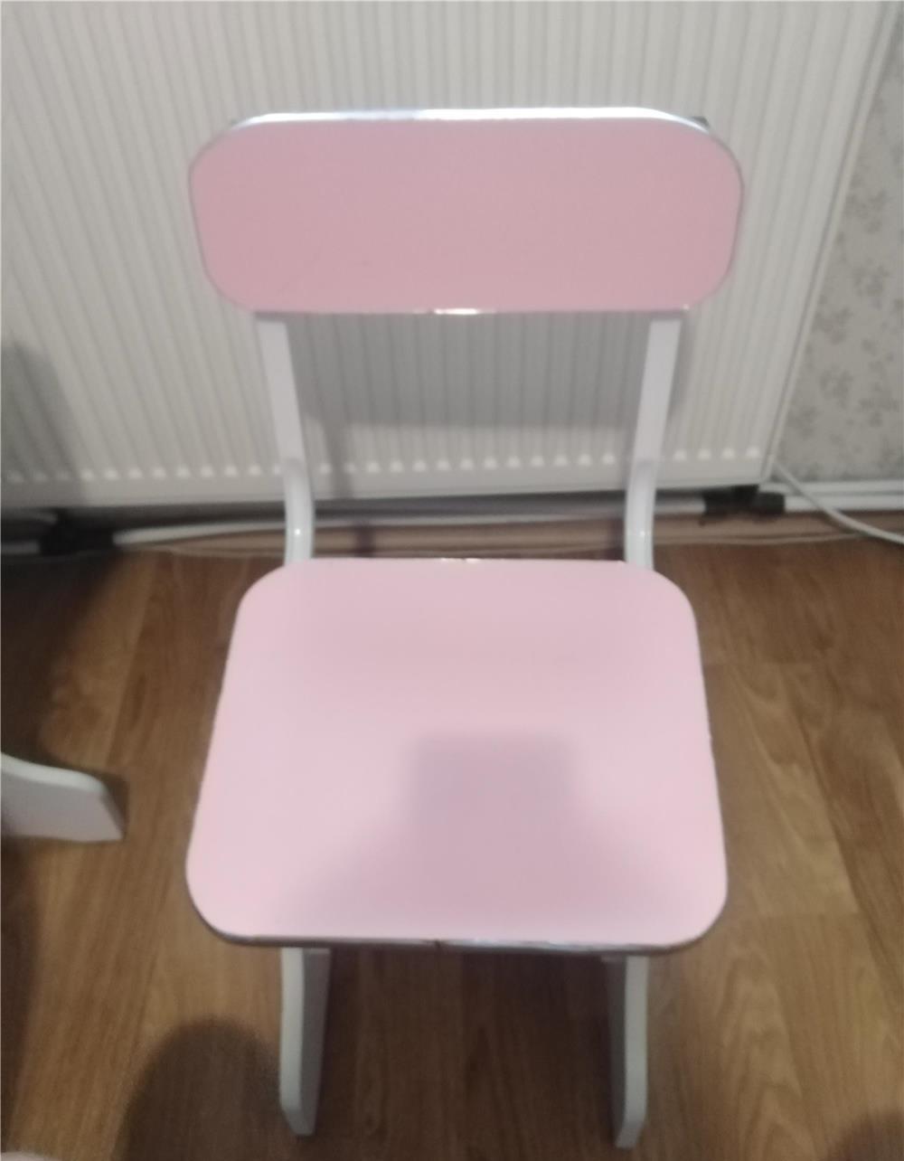 Vând birou roz pentru copii
