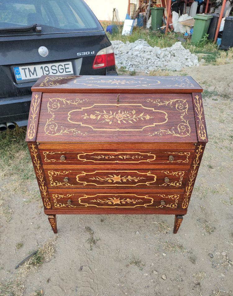 Vând birou/secreter din lemn intarsiat cu motive florale