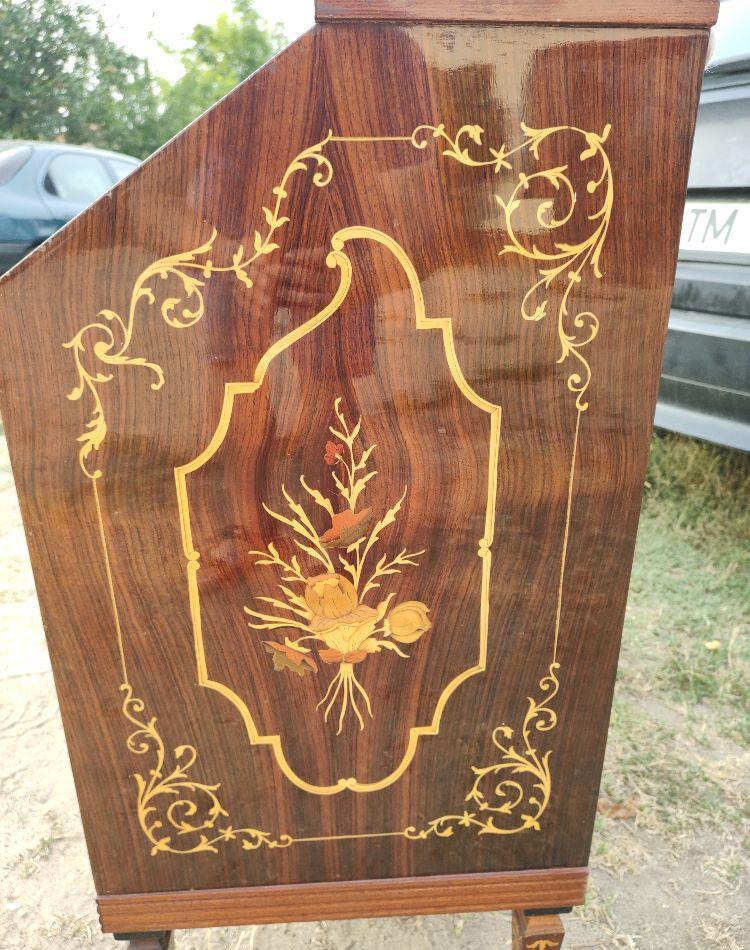 Vând birou/secreter din lemn intarsiat cu motive florale