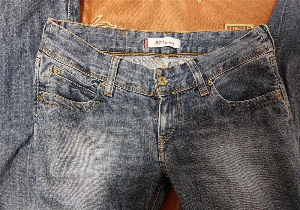 Vand blugi Levi's Slim Fit 571 conditii foarte bune fara urma de purtare