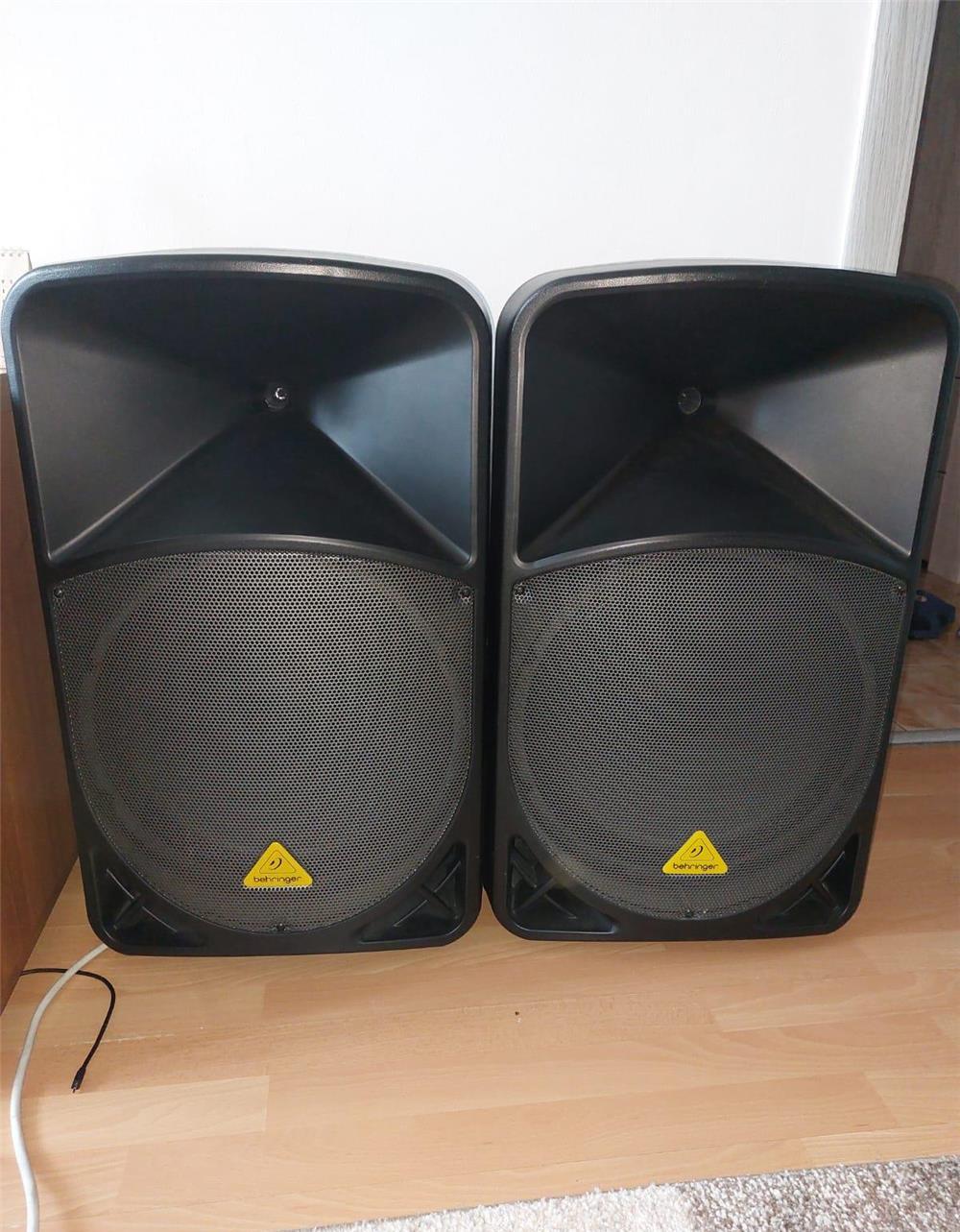 VAND BOXE Behringer