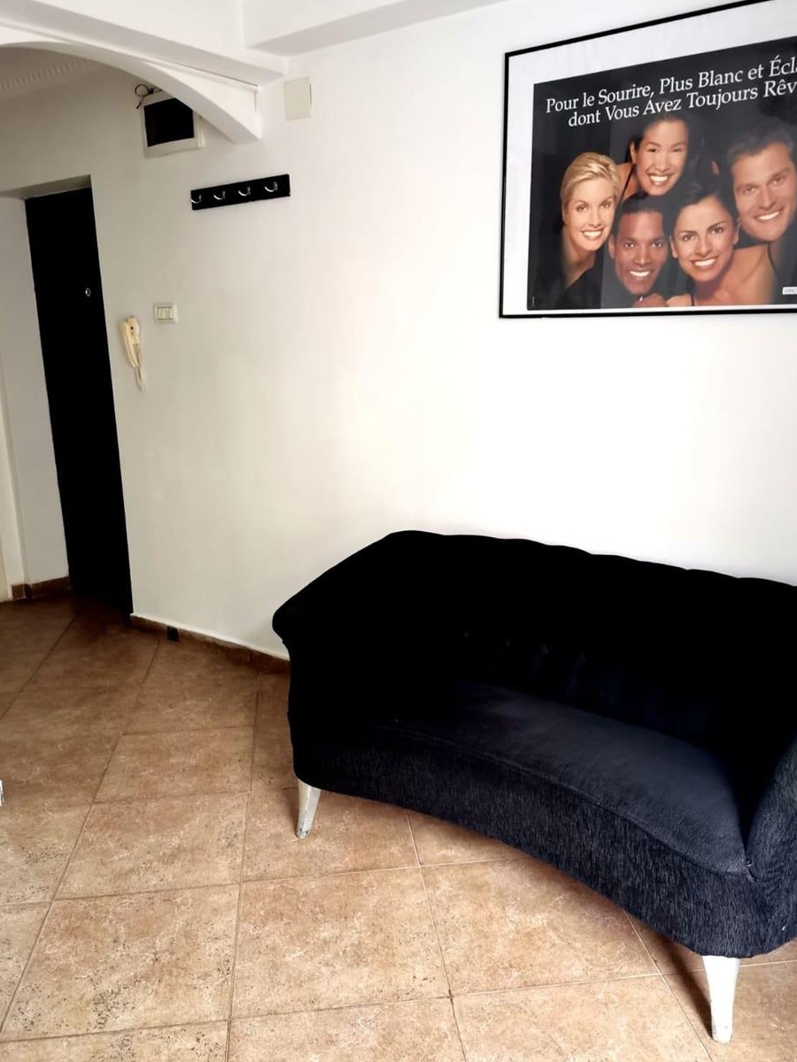 Vand cabinet stomatologic în zona centrala cu doua unituri