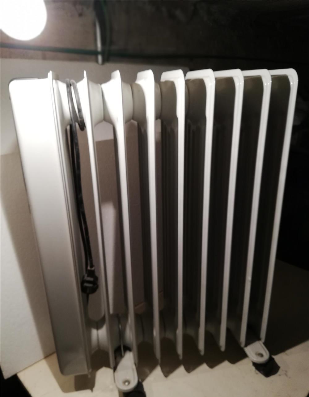 Vând calorifer electric cu ulei, marca Heller