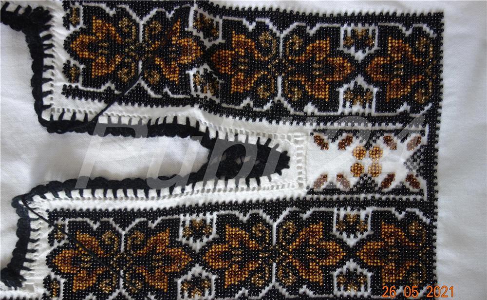 Vand camasa populara barbateasca marimea XL, brodata cu margele si brau, zona Gura Humorului