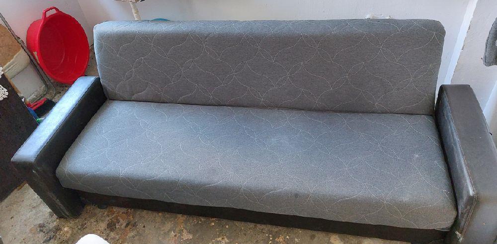 Vand canapea extensibila in stare perfecta