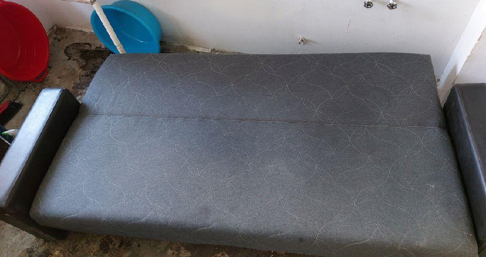 Vand canapea extensibila in stare perfecta