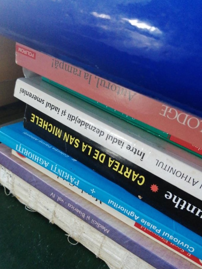 Vand carti beletristica noi si vechi