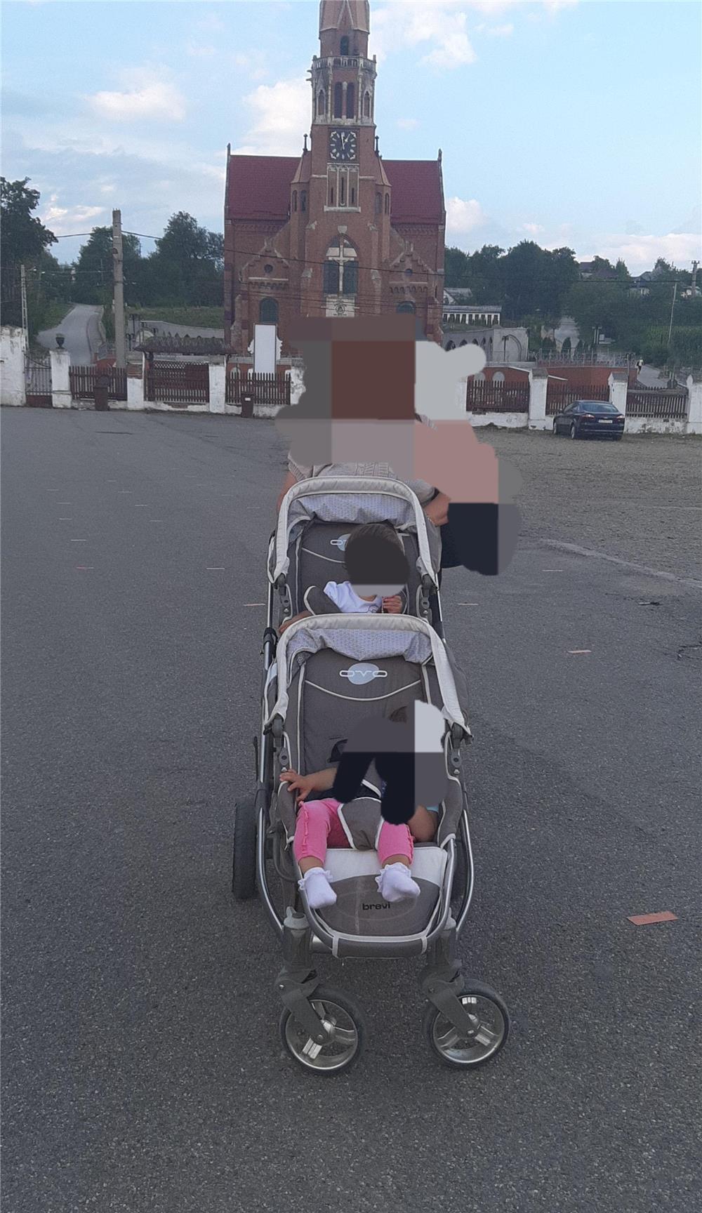 Vând cărucior 3 în 1 brevi ovo gemeni