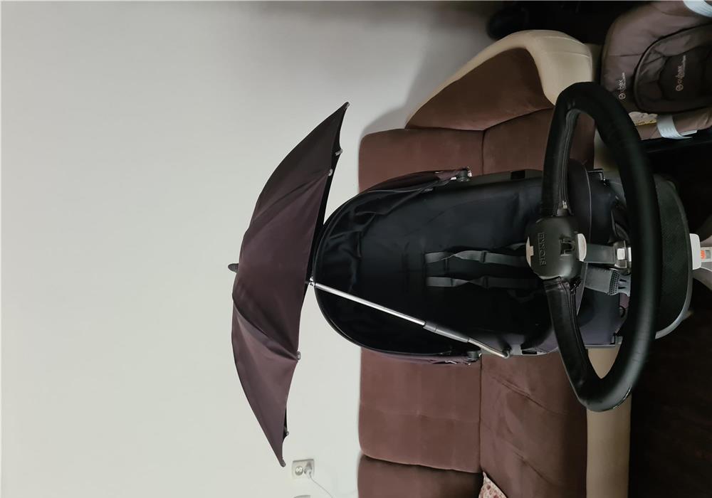 Vând cărucior stokke v4