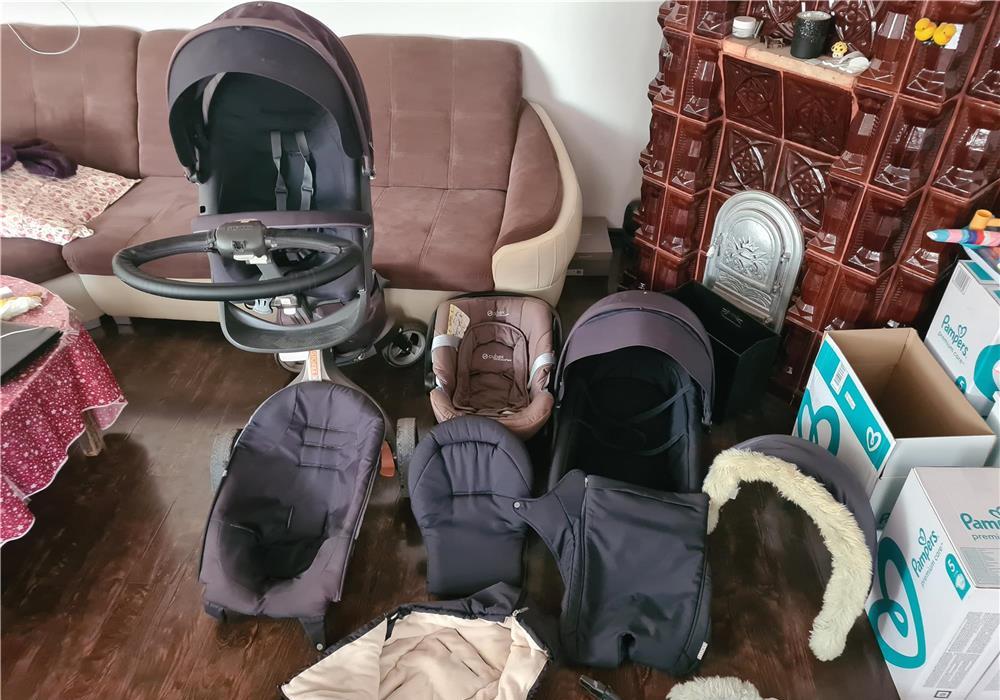 Vând cărucior stokke v4