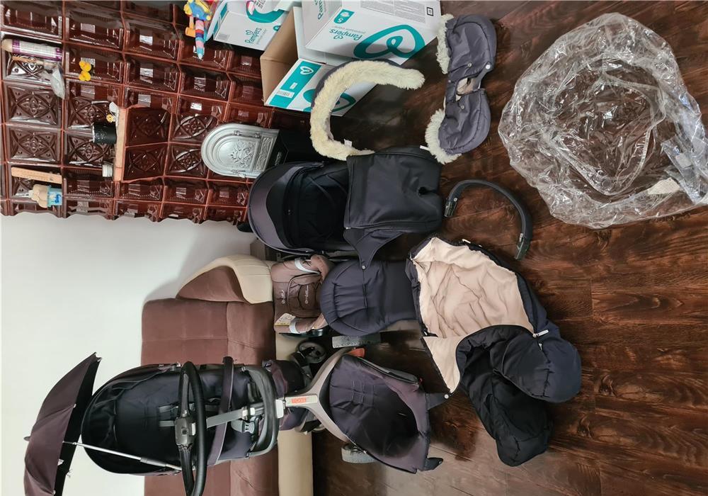 Vând cărucior stokke v4