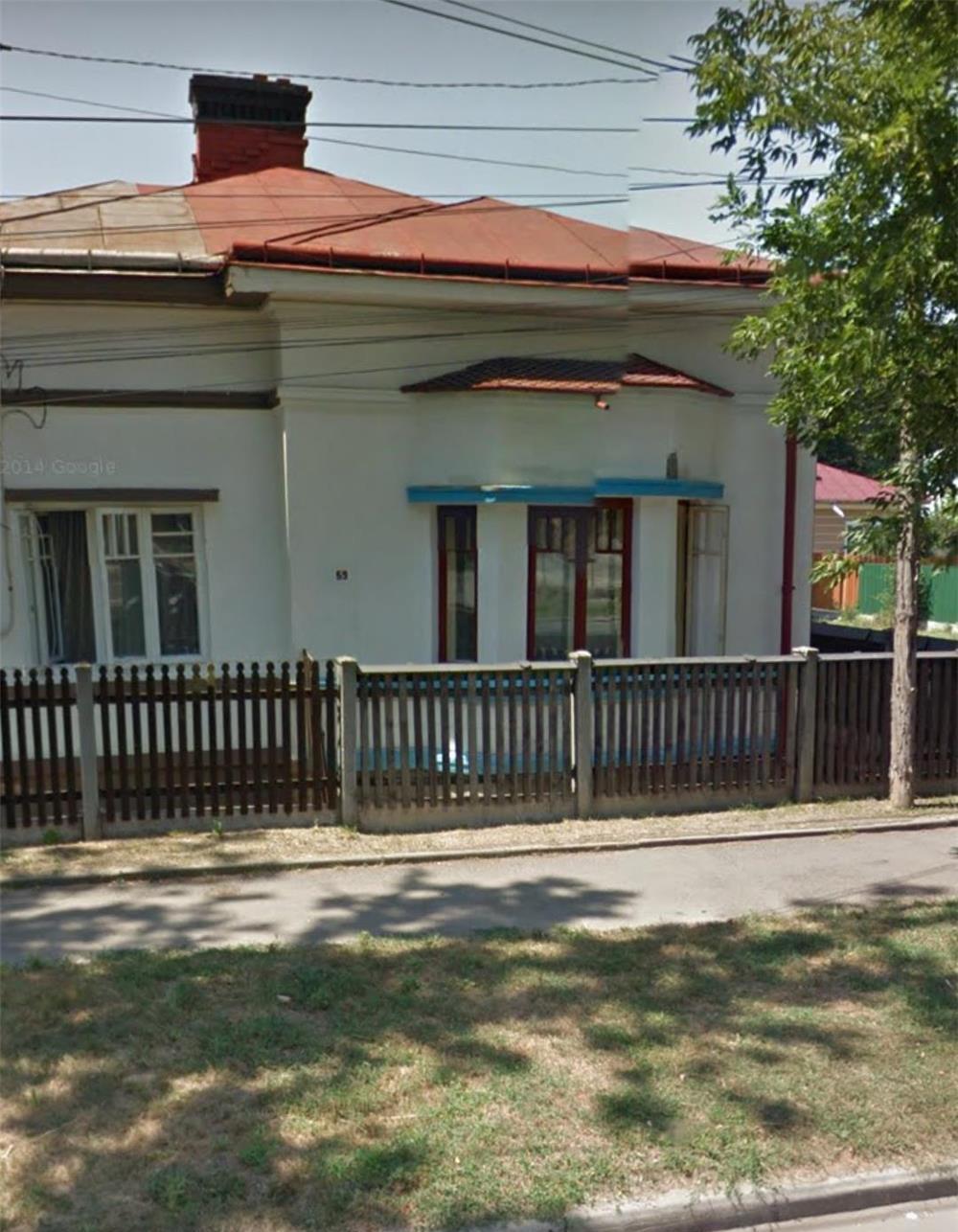 Vând casă, 2 camere,în zona Bazinul de Înot Roman